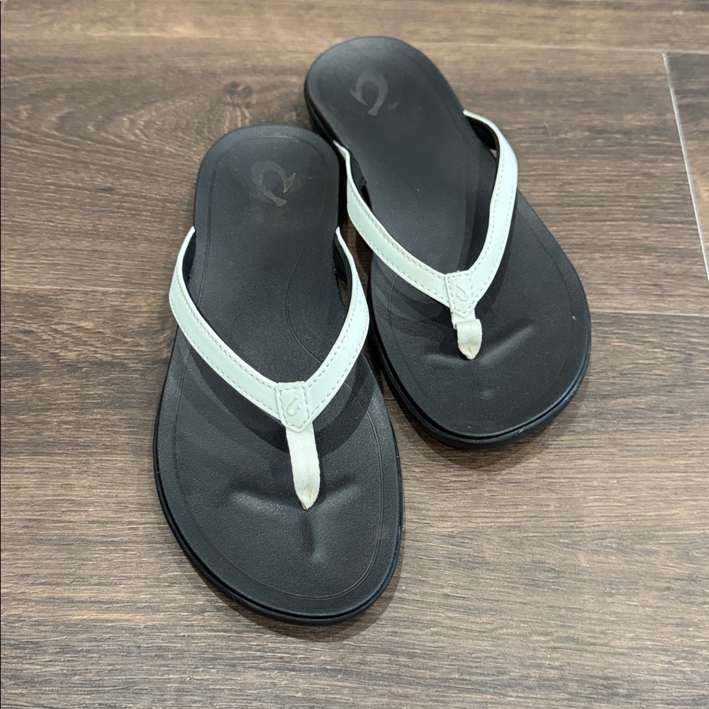 OluKai Black and Cream Sandals